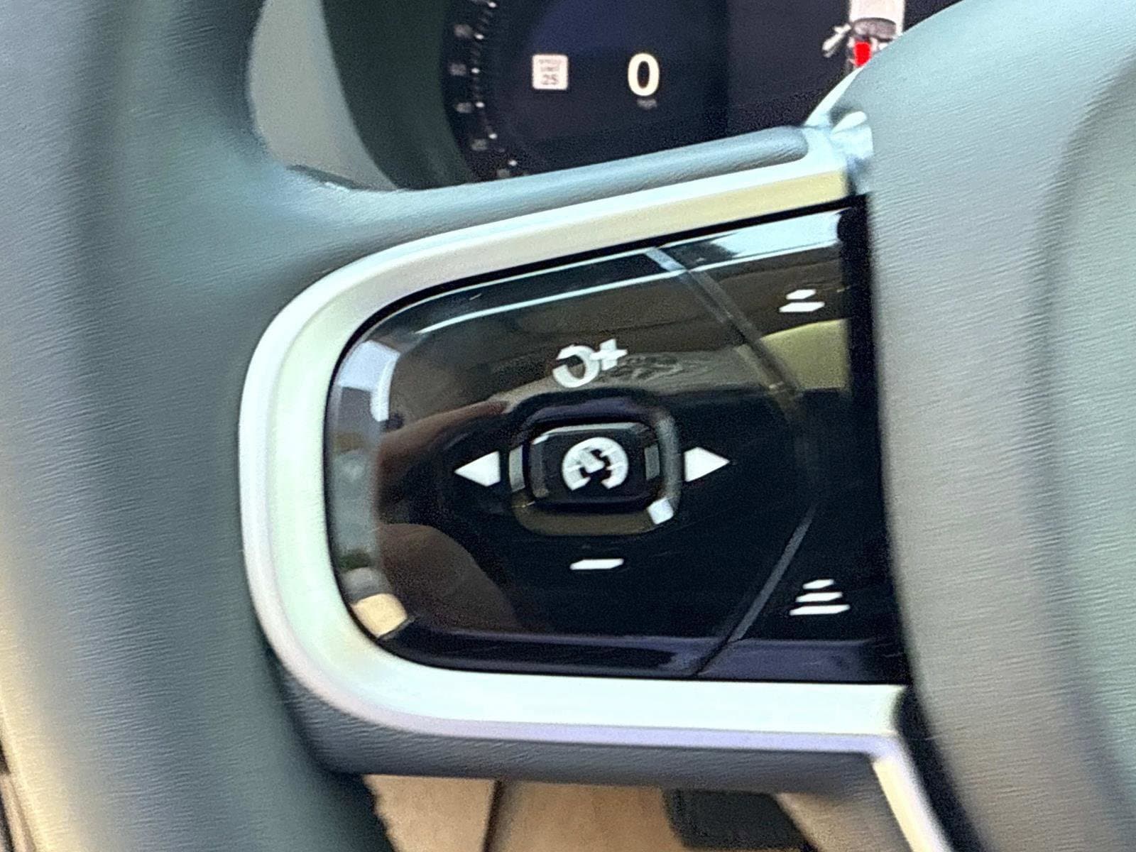 2026 Volvo XC60 Plus - Photo 32