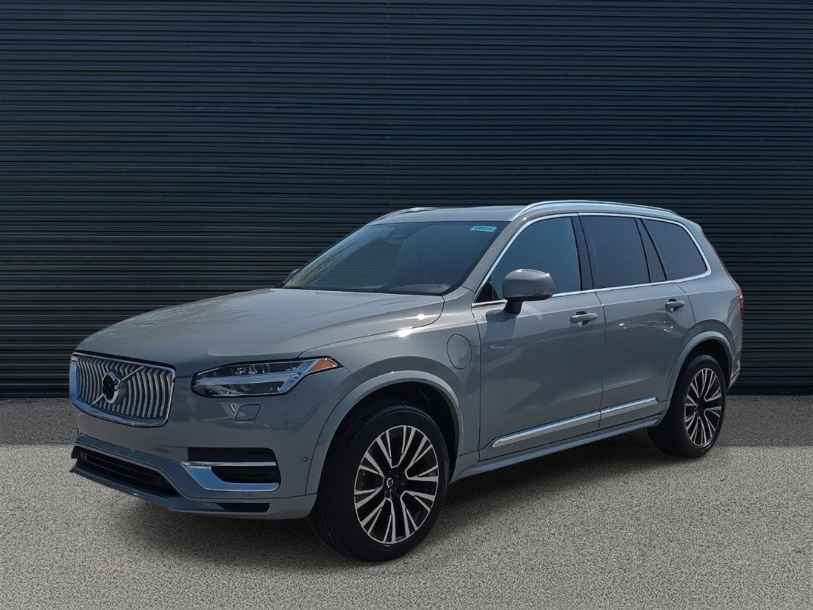 2025 Volvo XC90 Plus's photo