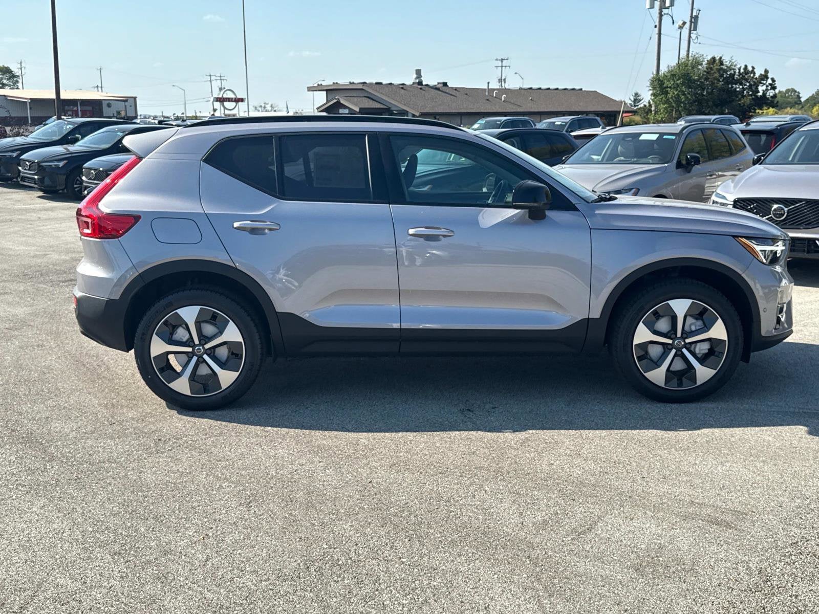 2026 Volvo XC40 Plus - Photo 4