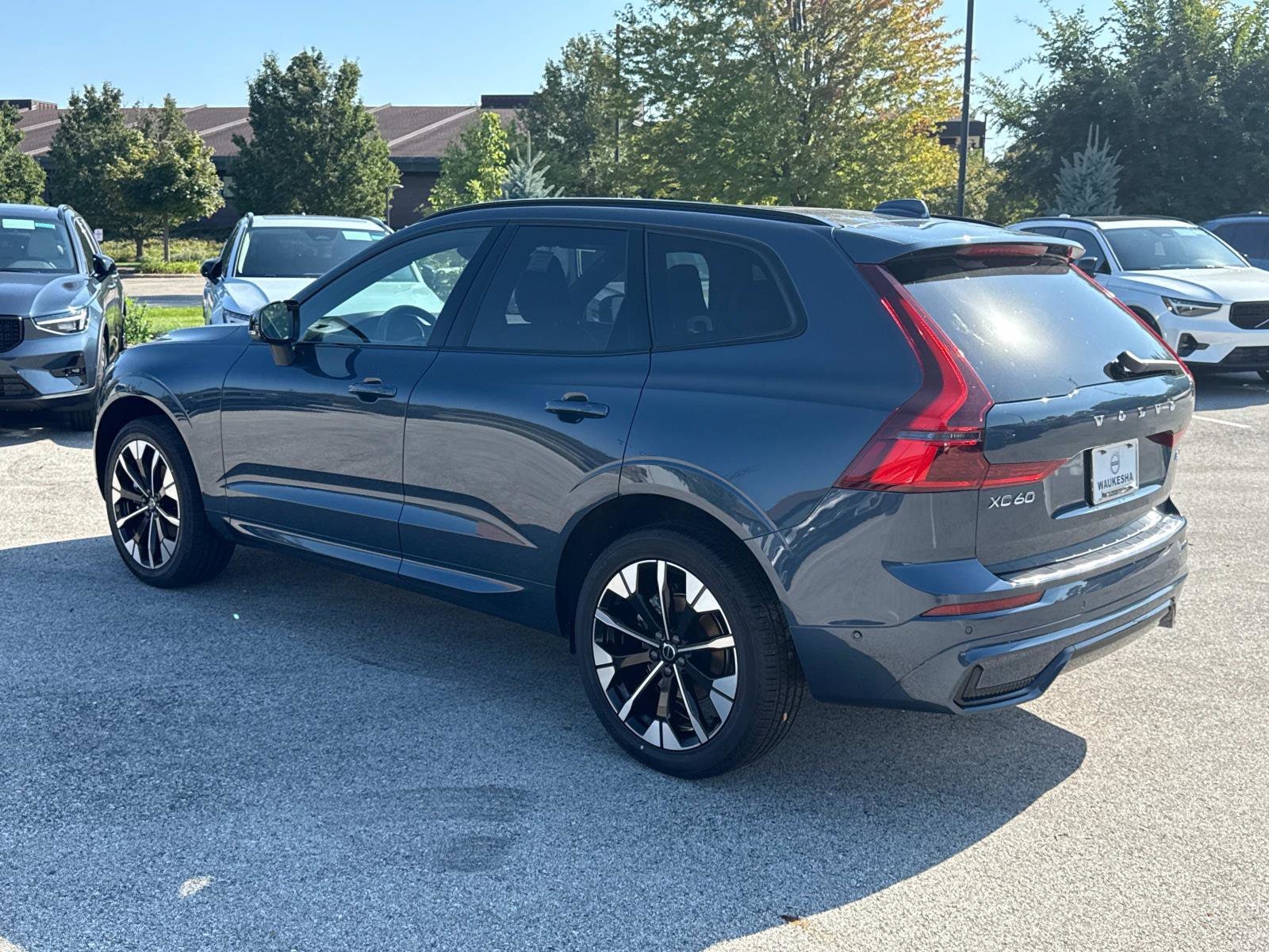 View vehicle photo 7