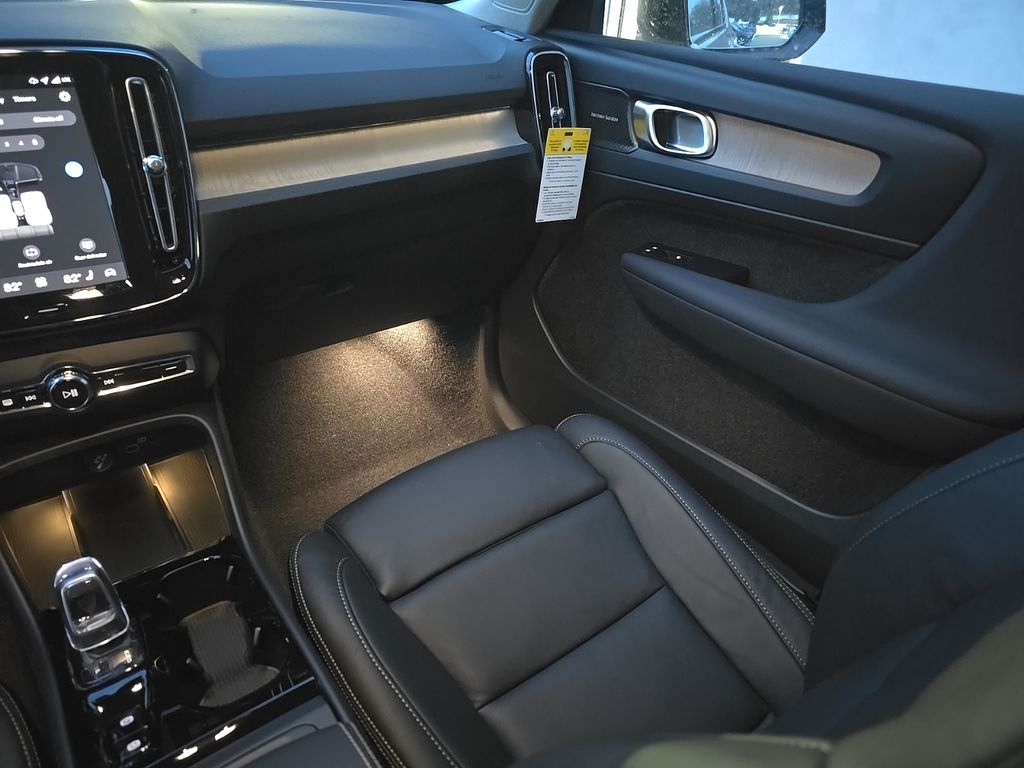 2026 Volvo XC40 Ultra - Photo 19