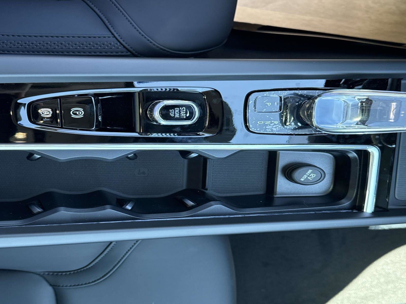 2026 Volvo XC60 Plus - Photo 27