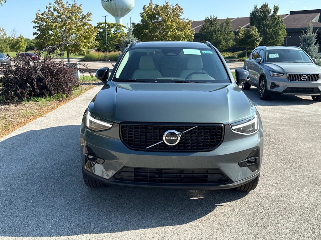 New 2026 Volvo XC40 B5 Ultra SUV