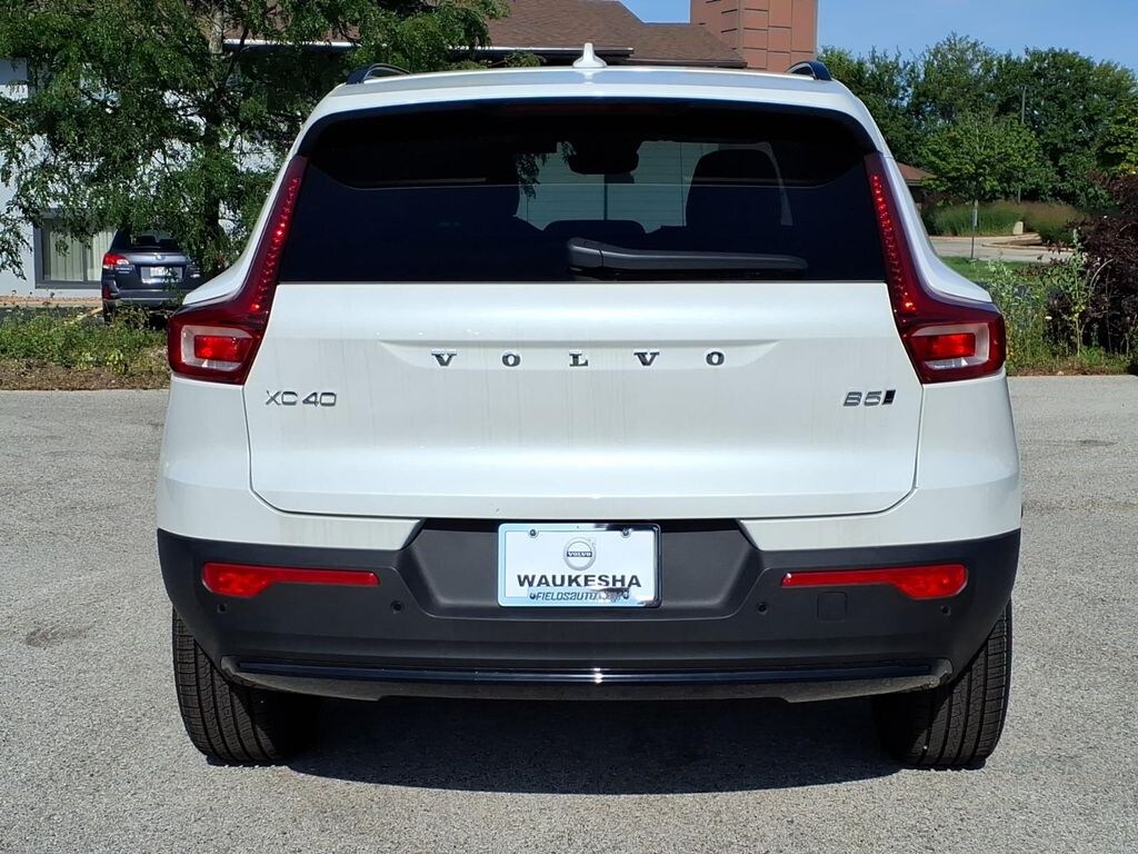 New 2026 Volvo XC40 B5 Ultra SUV