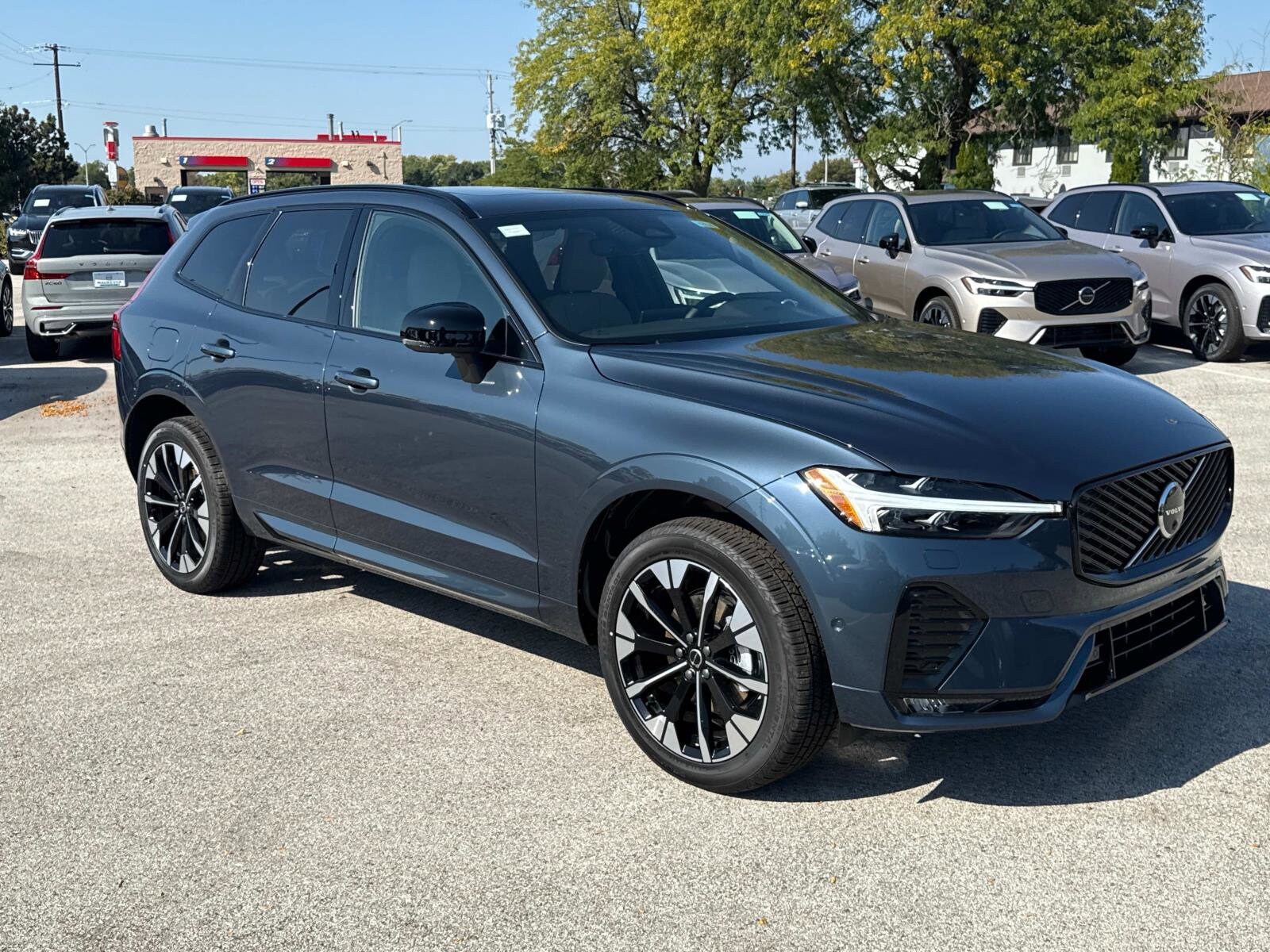 View vehicle photo 3