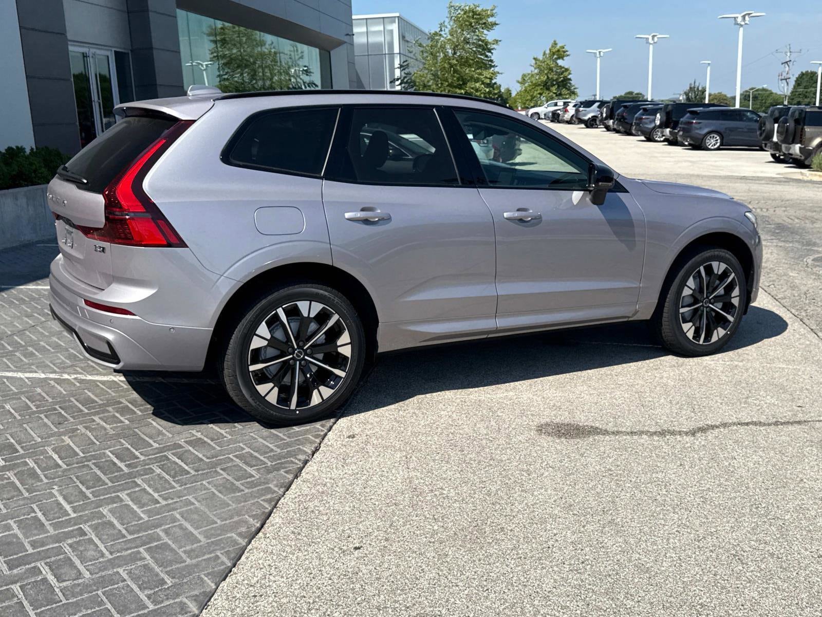 2026 Volvo XC60 Plus - Photo 6
