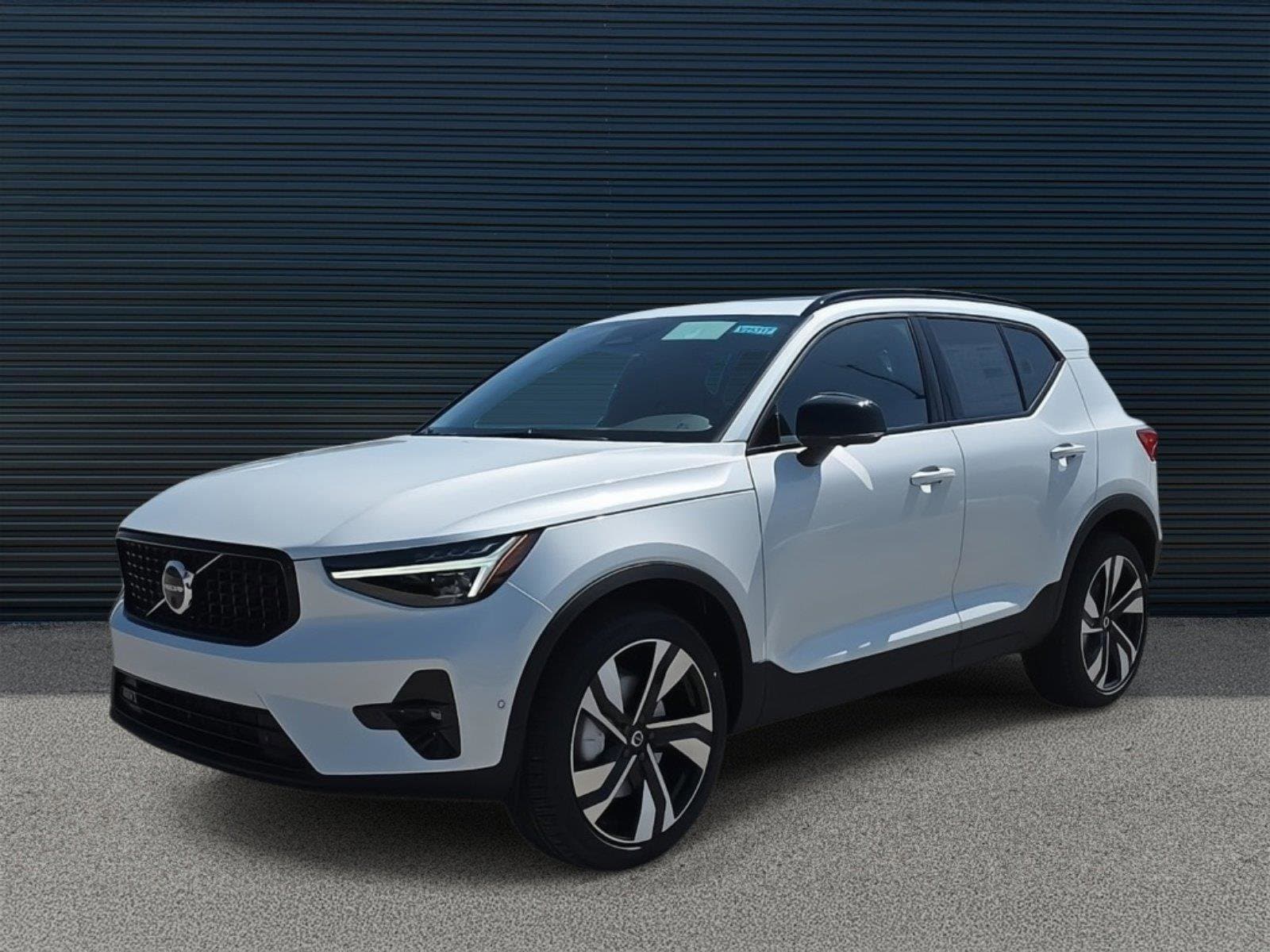 2025 Volvo XC40 Ultra