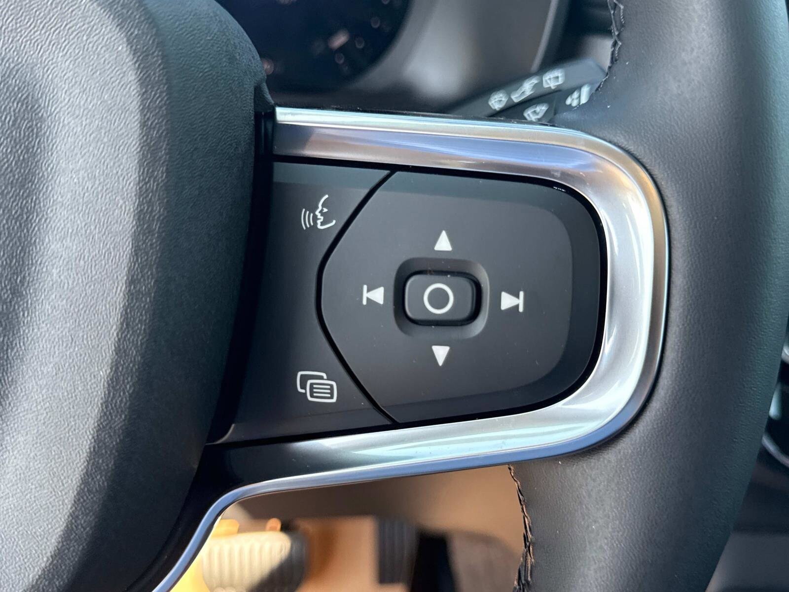 2026 Volvo XC40 Plus - Photo 28