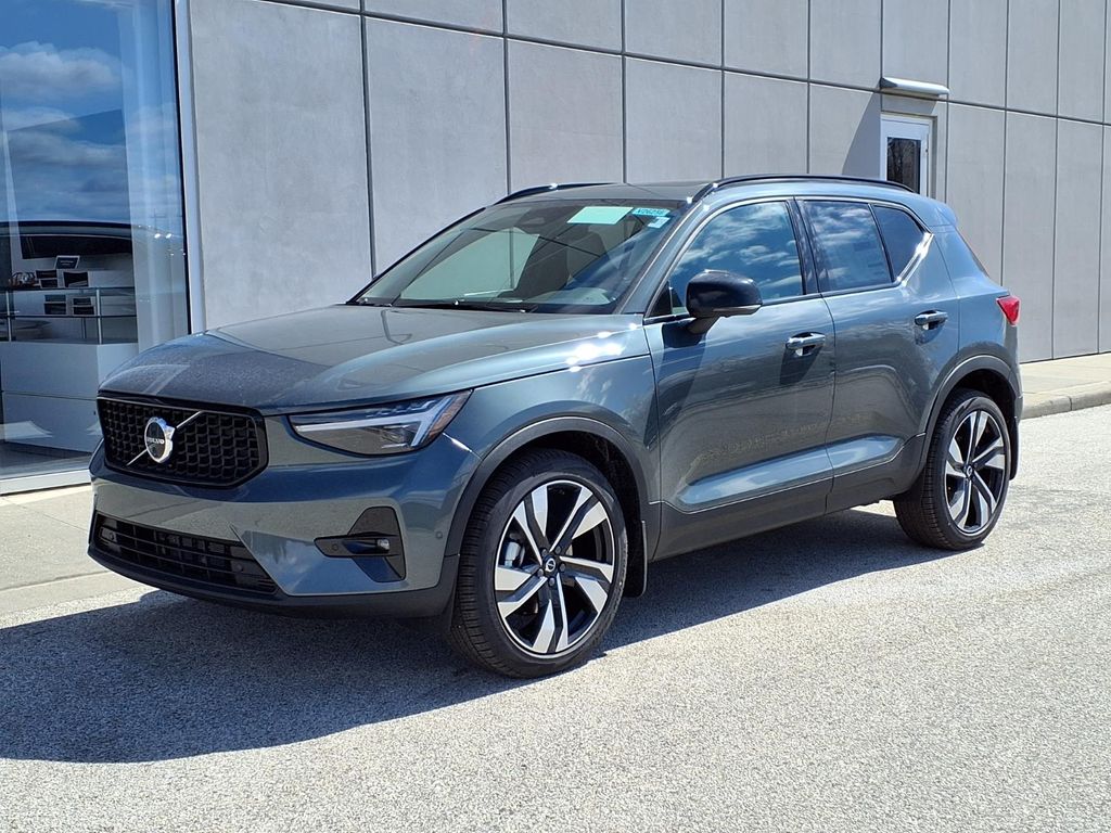 2026 Volvo XC40 B5 Ultra Dark AWD's photo