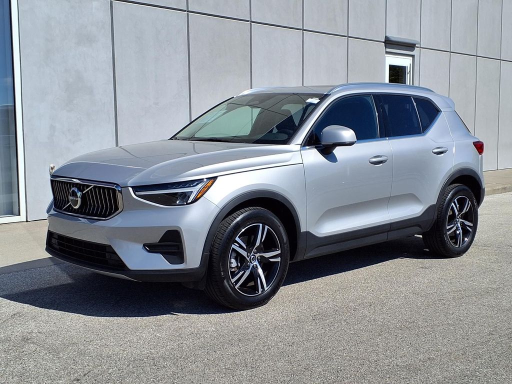2025 Volvo XC40 B5 Core Bright AWD's photo