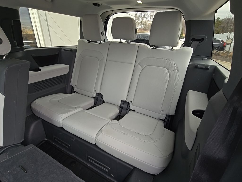2025 Land Rover Defender S - Photo 10