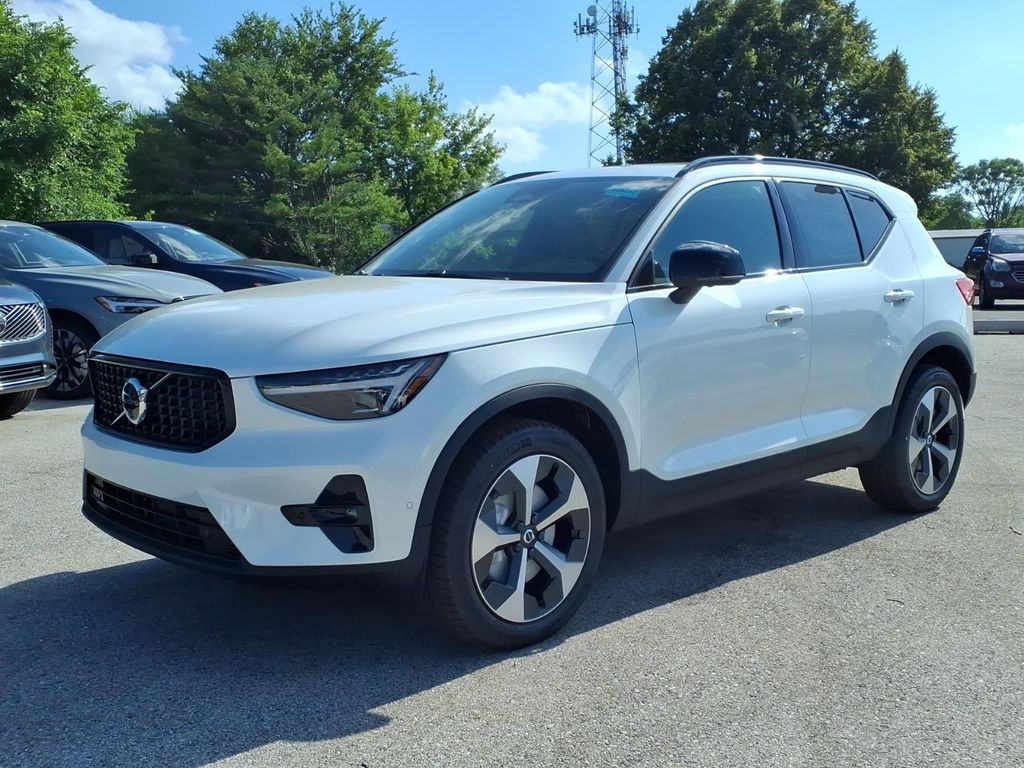 2026 Volvo XC40 B5 Plus Dark AWD's photo