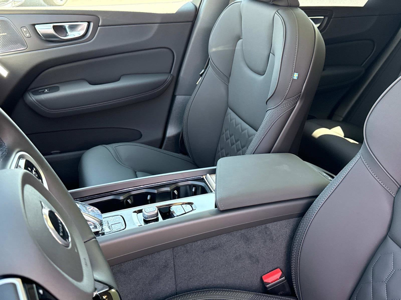 2026 Volvo XC60 Plus - Photo 21