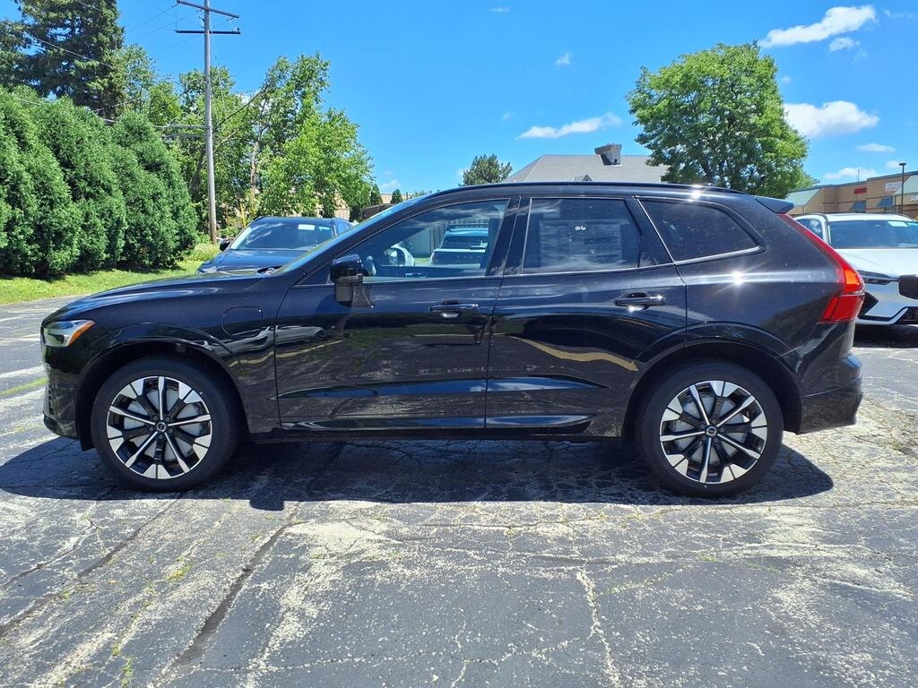 New 2026 Volvo XC60 plug-in hybrid T8 Plus SUV