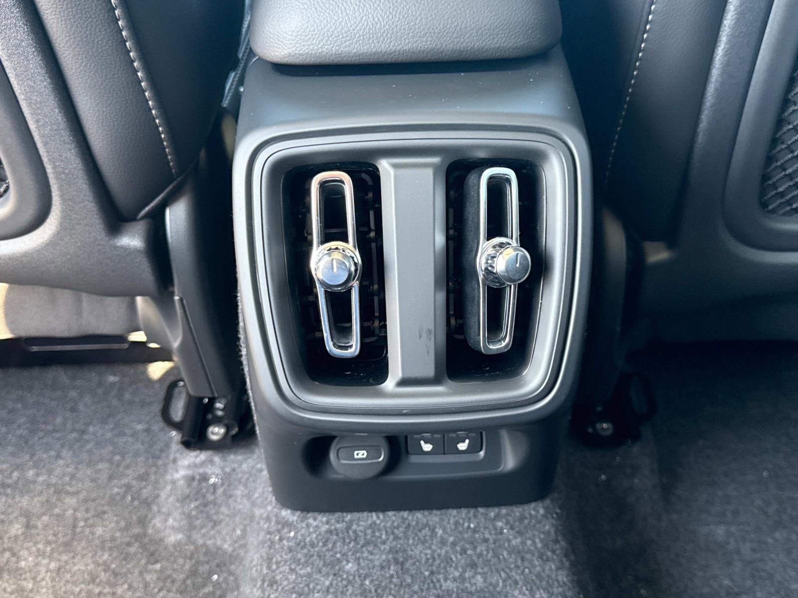 2026 Volvo XC40 Plus - Photo 15