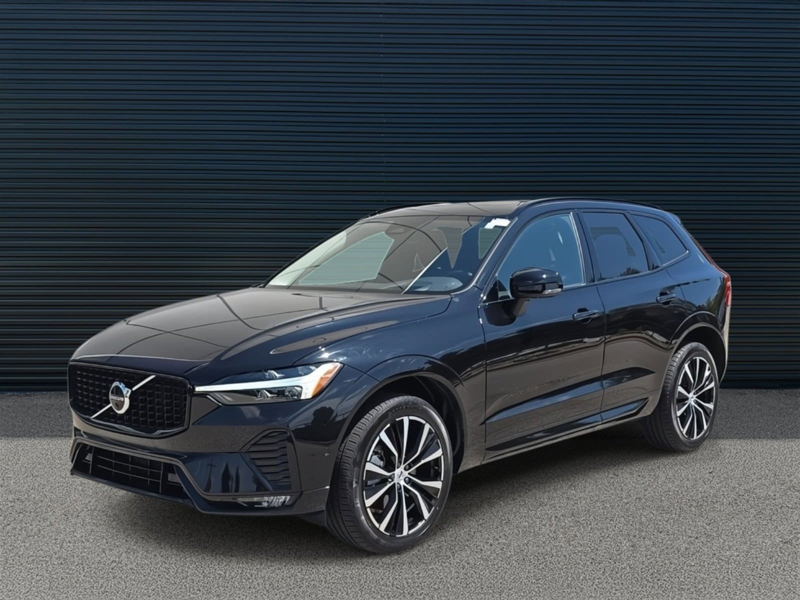 2025 Volvo XC60 B5 Ultra Dark Theme