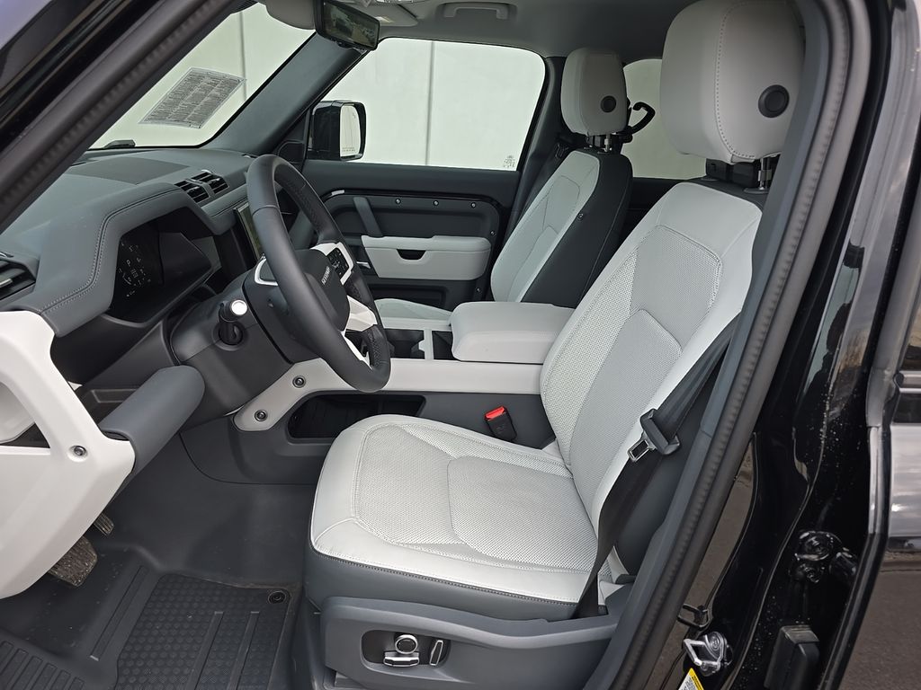 2025 Land Rover Defender S - Photo 9