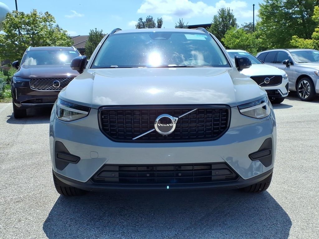 New 2026 Volvo XC40 B5 Core SUV