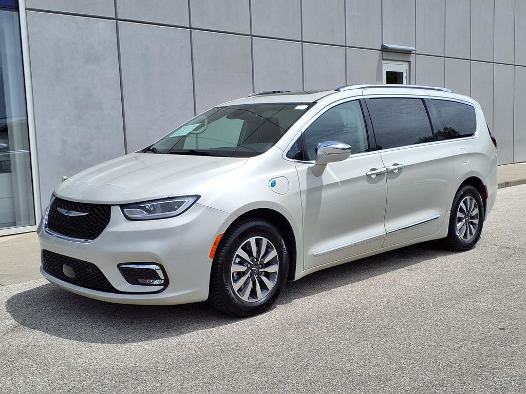 2021 Chrysler Pacifica Hybrid Limited Hybrid's photo