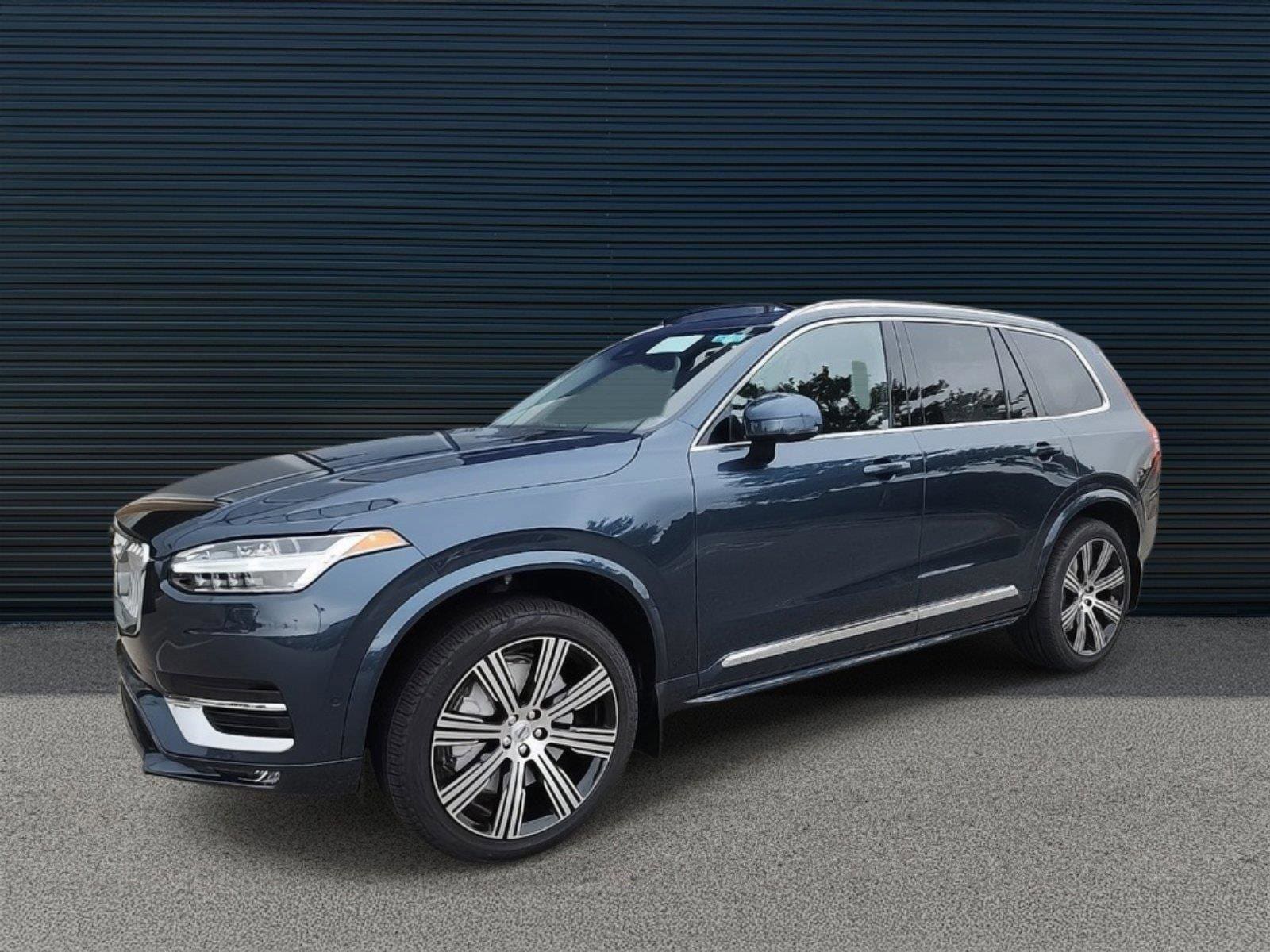 2025 Volvo XC90 Plus's photo