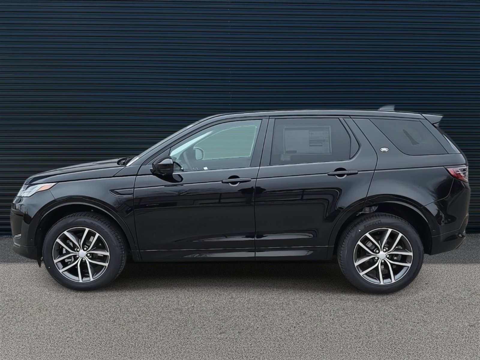 2025 Land Rover Discovery Sport S photo 2