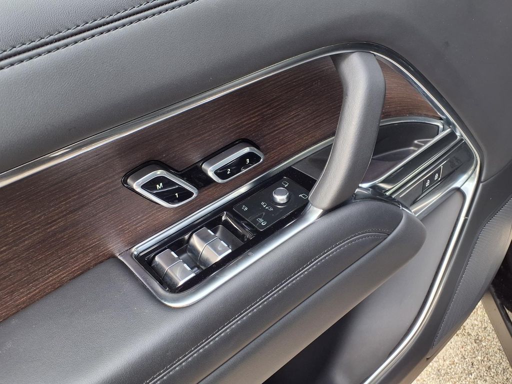 2023 Land Rover Range Rover SE - Photo 11