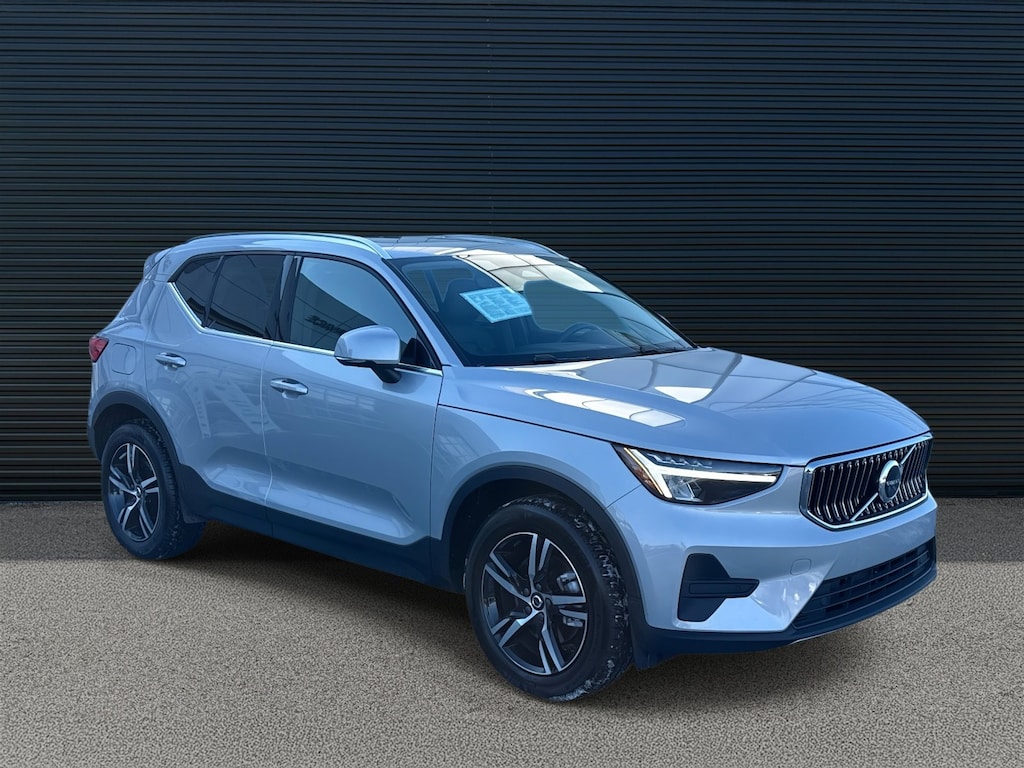 Certified 2025 Volvo XC40 Core Bright Theme B5 AWD Core Bright Theme