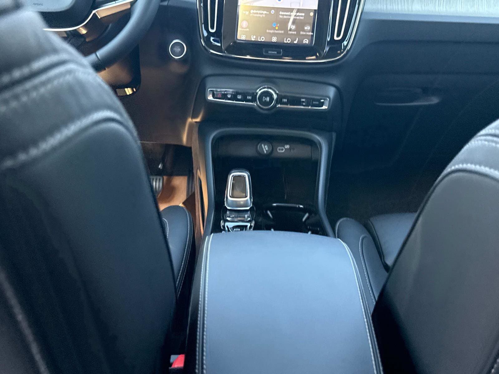 2026 Volvo XC40 Plus - Photo 14