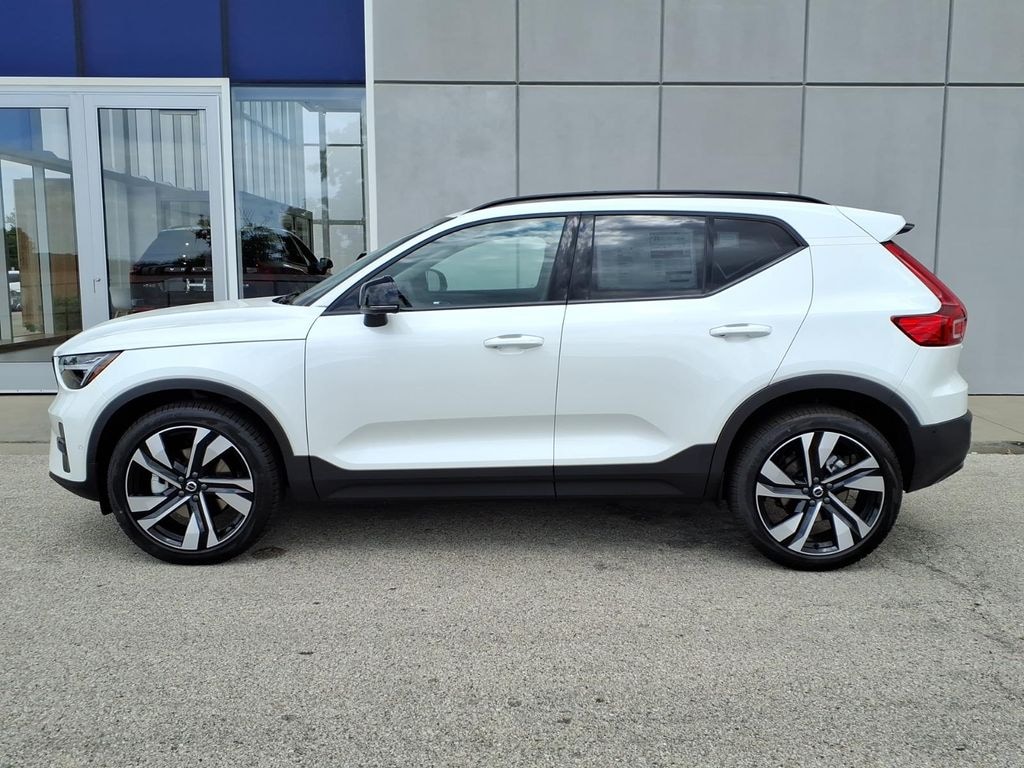 New 2026 Volvo XC40 B5 Ultra SUV