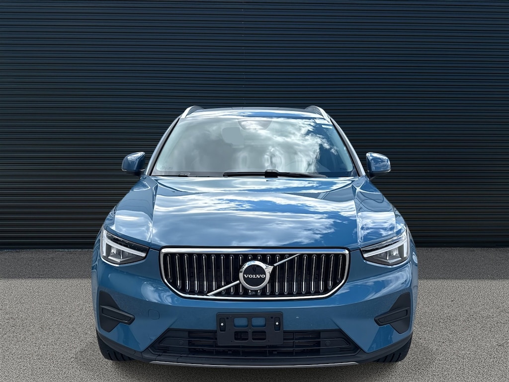 Certified 2025 Volvo XC40 Core Bright Theme B5 AWD Core Bright Theme