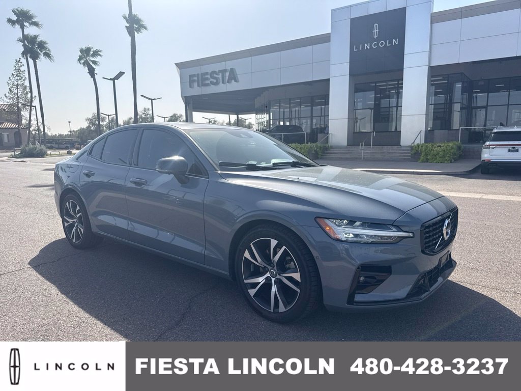 2022 Volvo S60 B5 R-Design Sedan