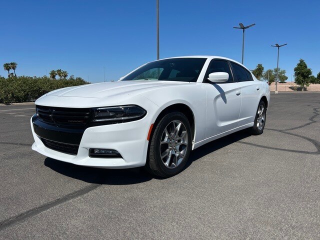 2015 Dodge Charger SXT photo 2