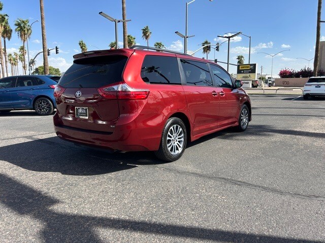 2020 Toyota Sienna XLE photo 4