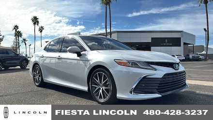 2022 Toyota Camry Hybrid XLE Sedan