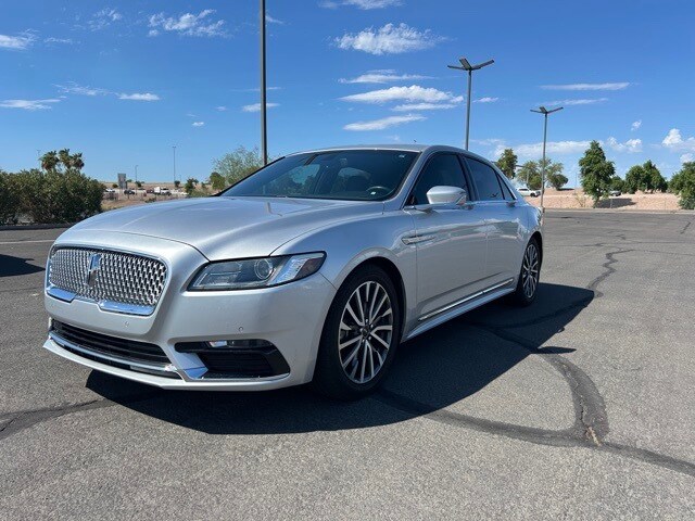 2017 Lincoln Continental Select photo 2
