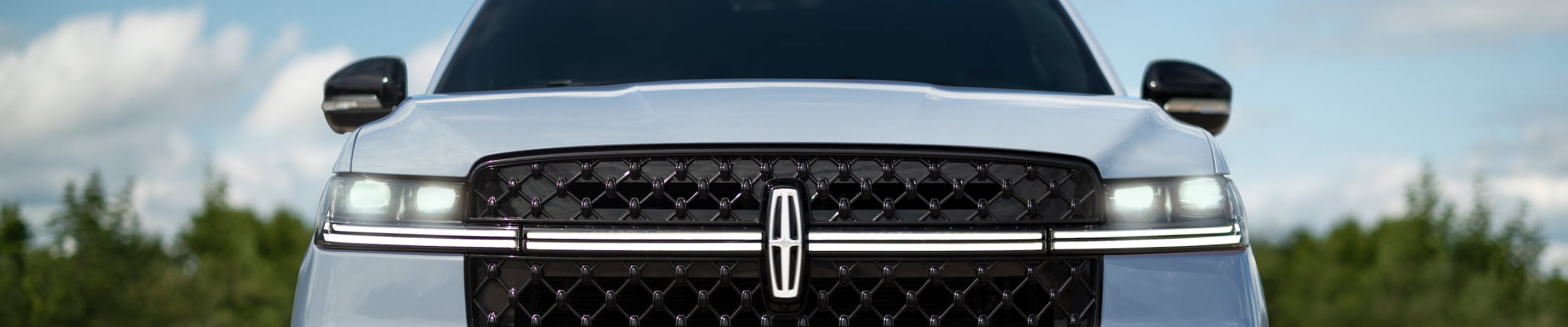 2025 Cadillac Escalade Vs. Lincoln Navigator: Specs & Interior Comparison