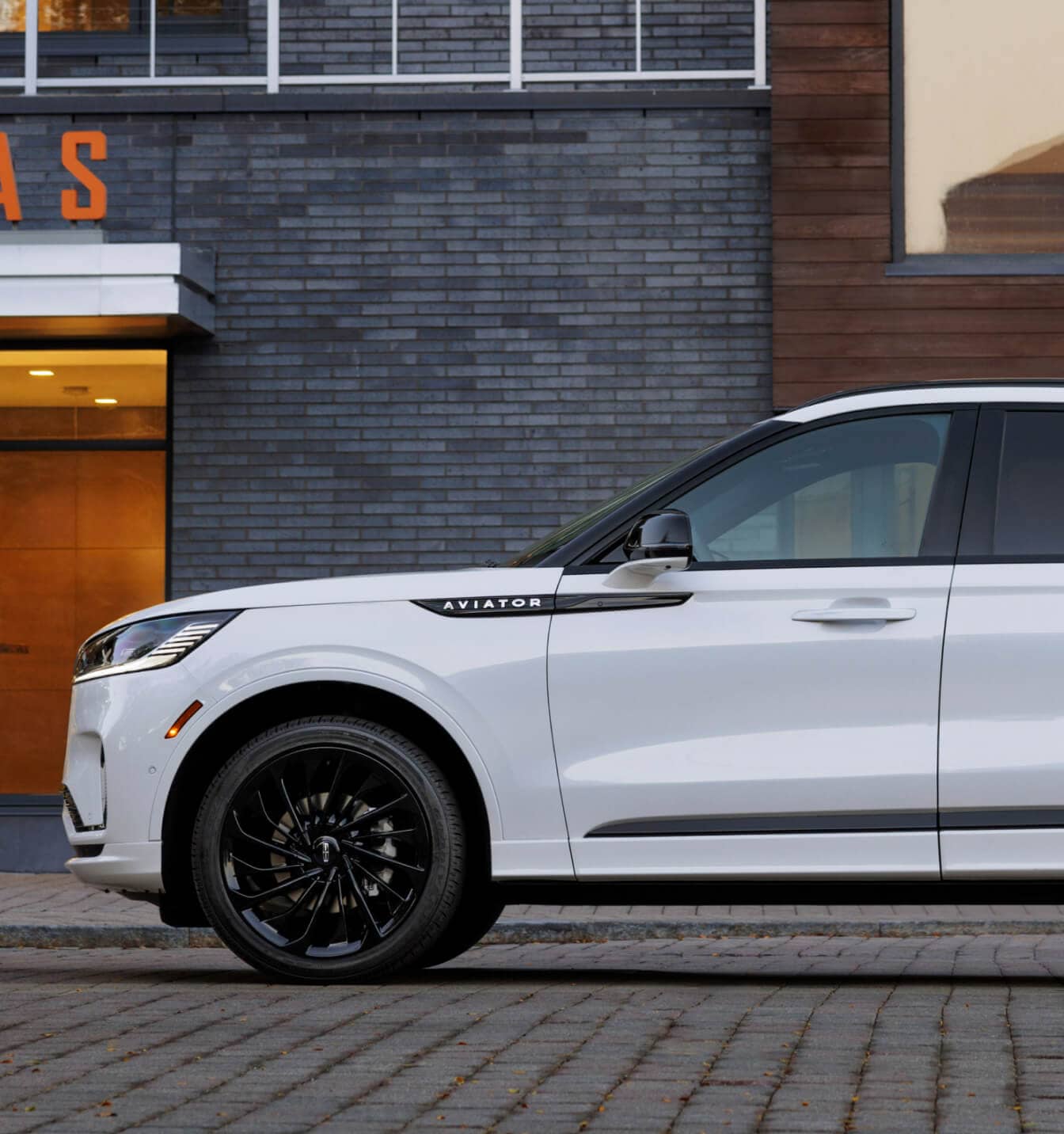 2025 Lincoln Aviator Vs. Ford Explorer MPG