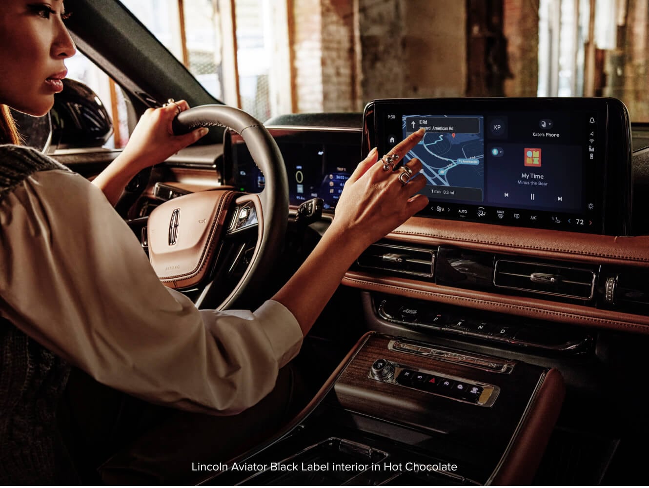 Lincoln Aviator highlights its center touchscreen and premium wood.