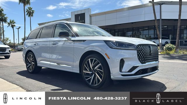 2025 Lincoln Aviator Black Label's photo