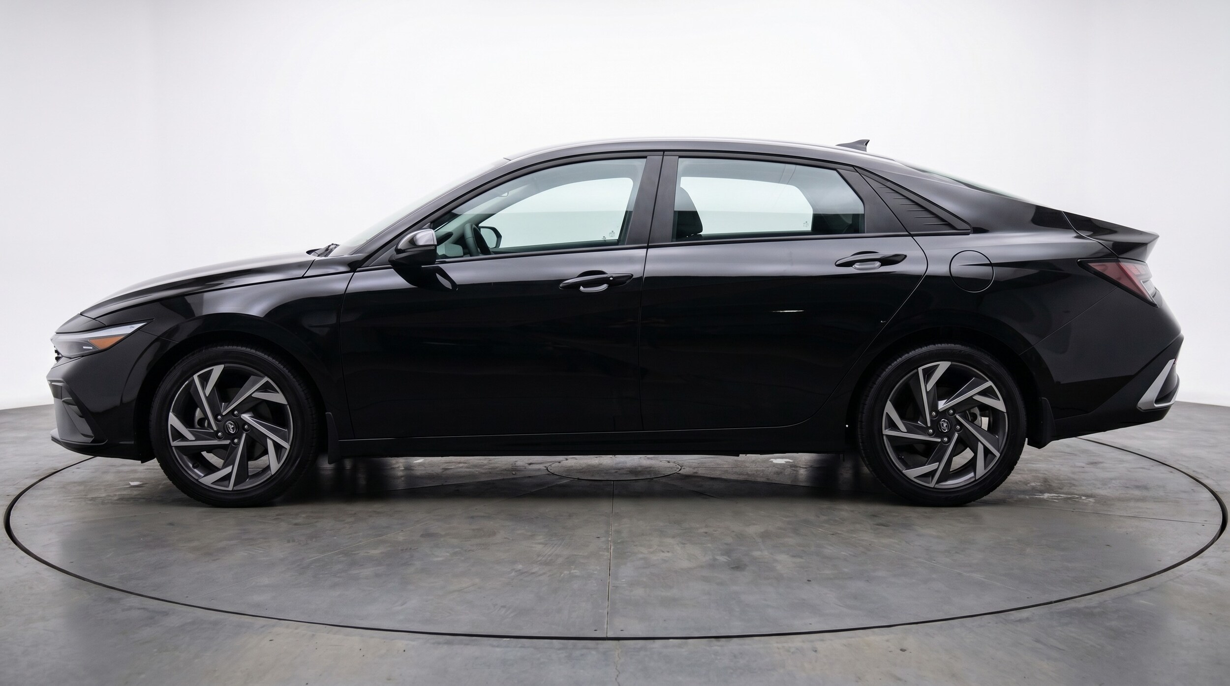 Thumbnail: 2025 Hyundai Elantra - 4