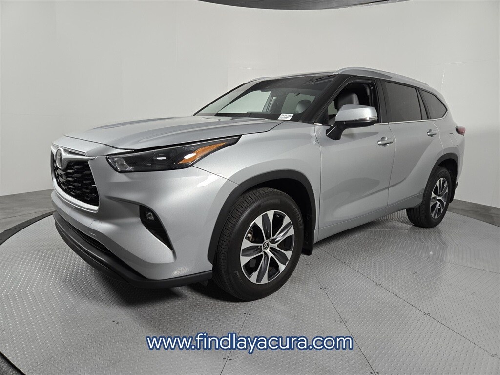 2024 Toyota Highlander XLE photo 2