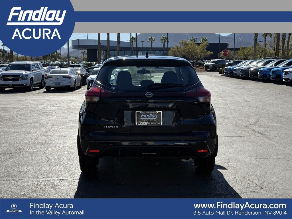 2023 Nissan Kicks S photo 3