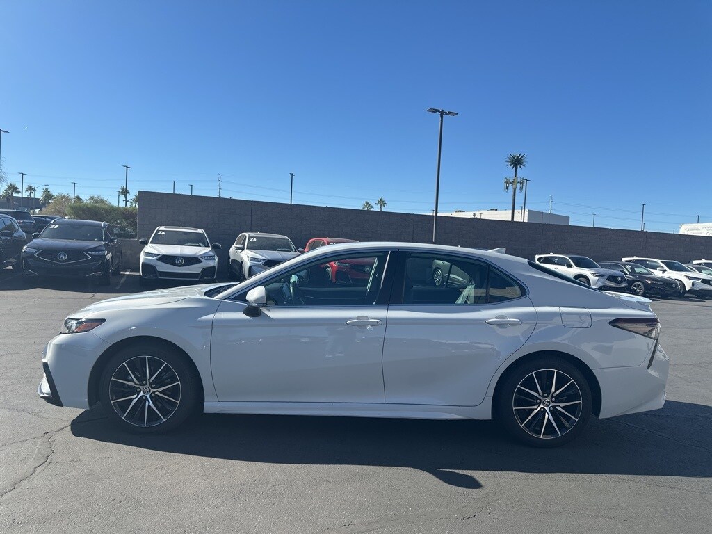 2023 Toyota Camry SE photo 4