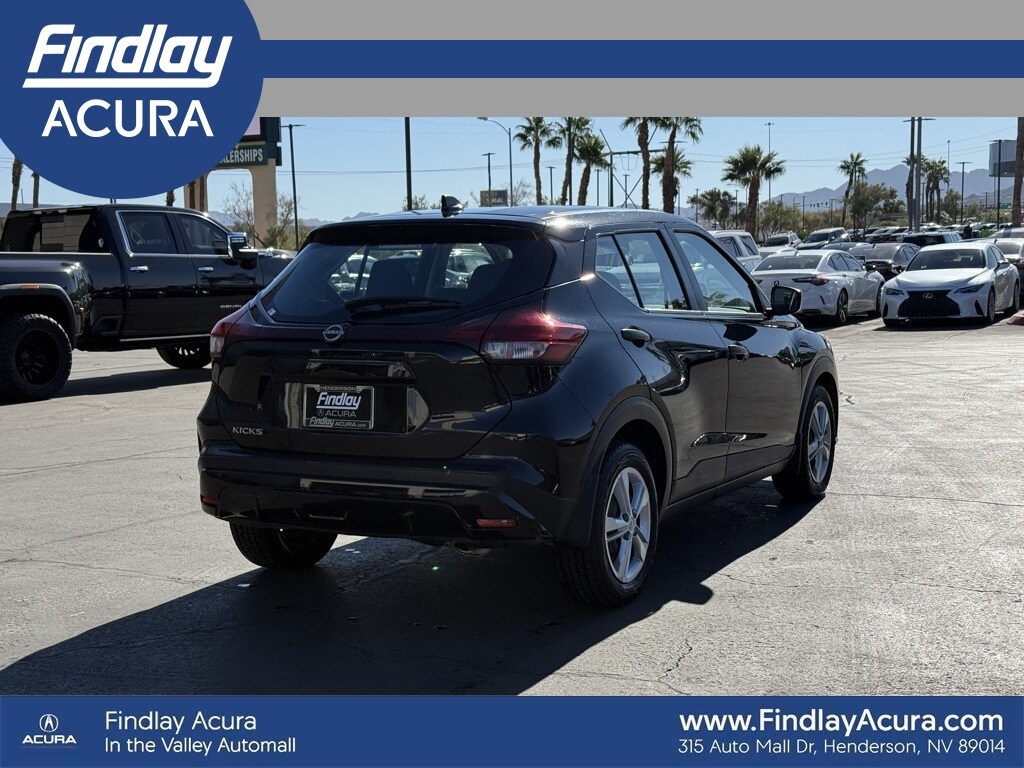 2023 Nissan Kicks S photo 2