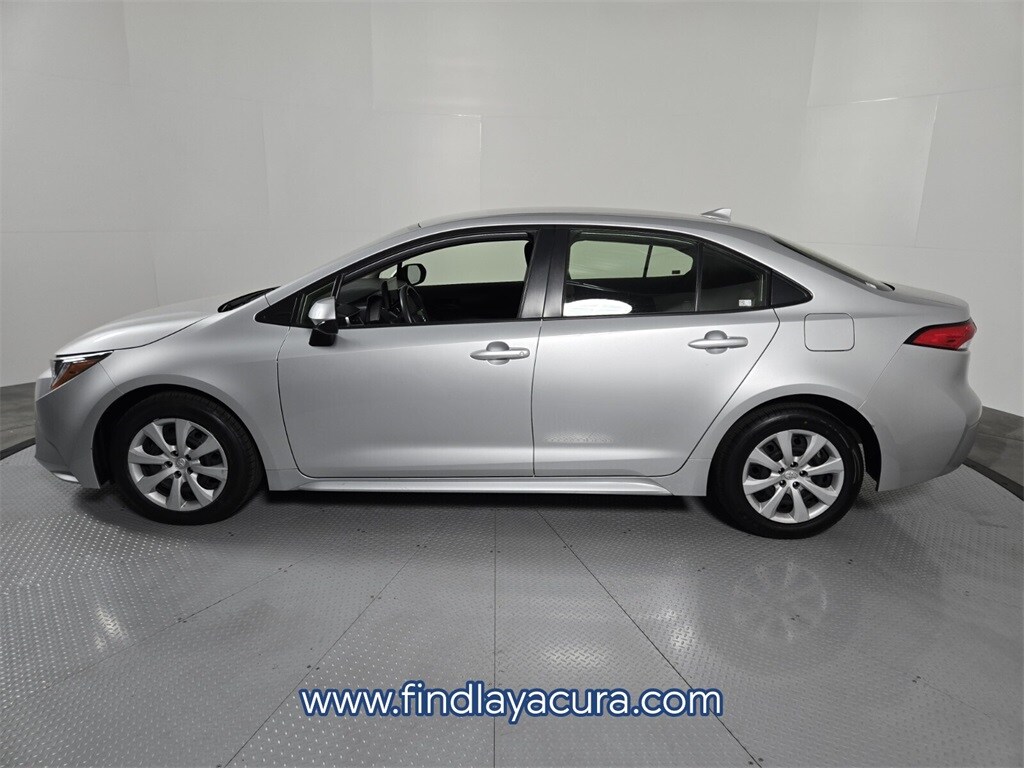 2023 Toyota Corolla LE photo 3
