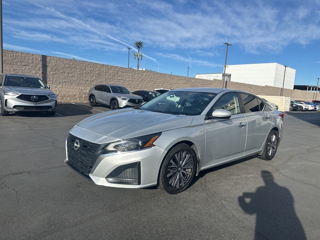 2023 Nissan Altima 2.5 SV photo 3