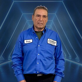 Staff member Guido Vasquez from ID_f5099903aae3