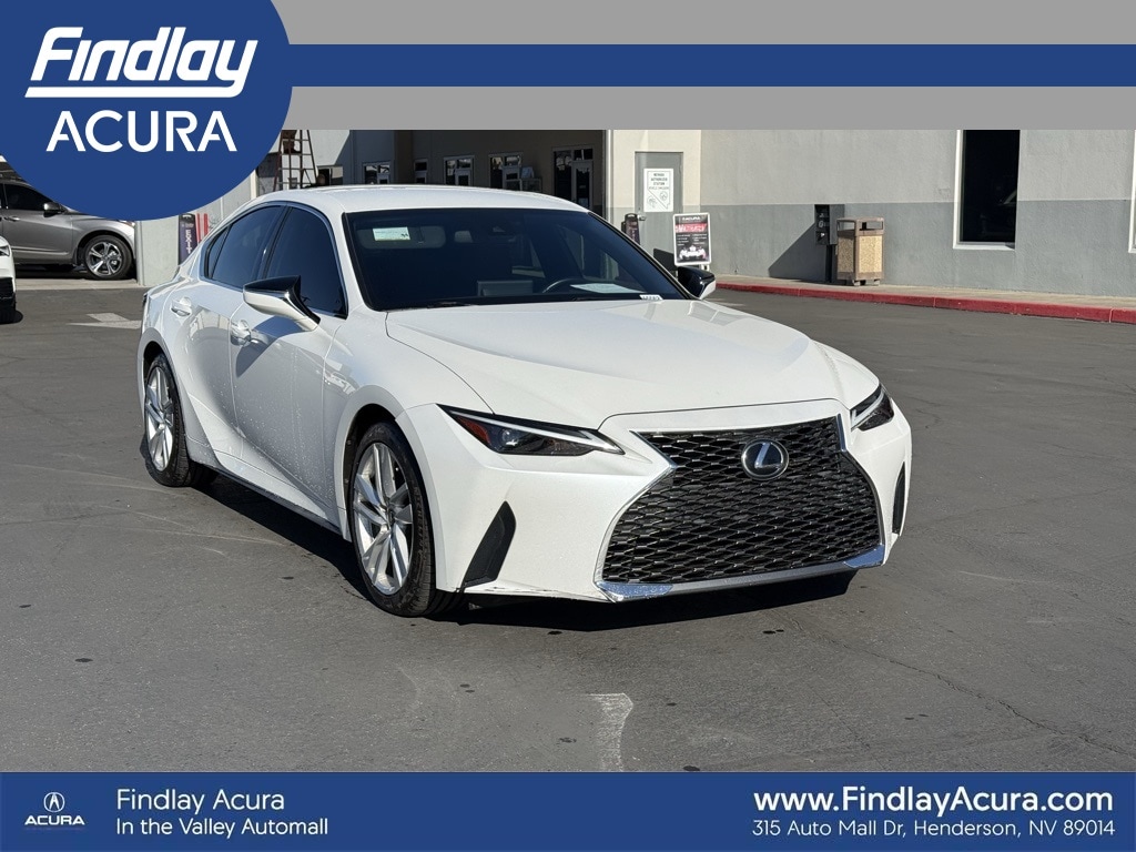2022 Lexus IS 300's photo