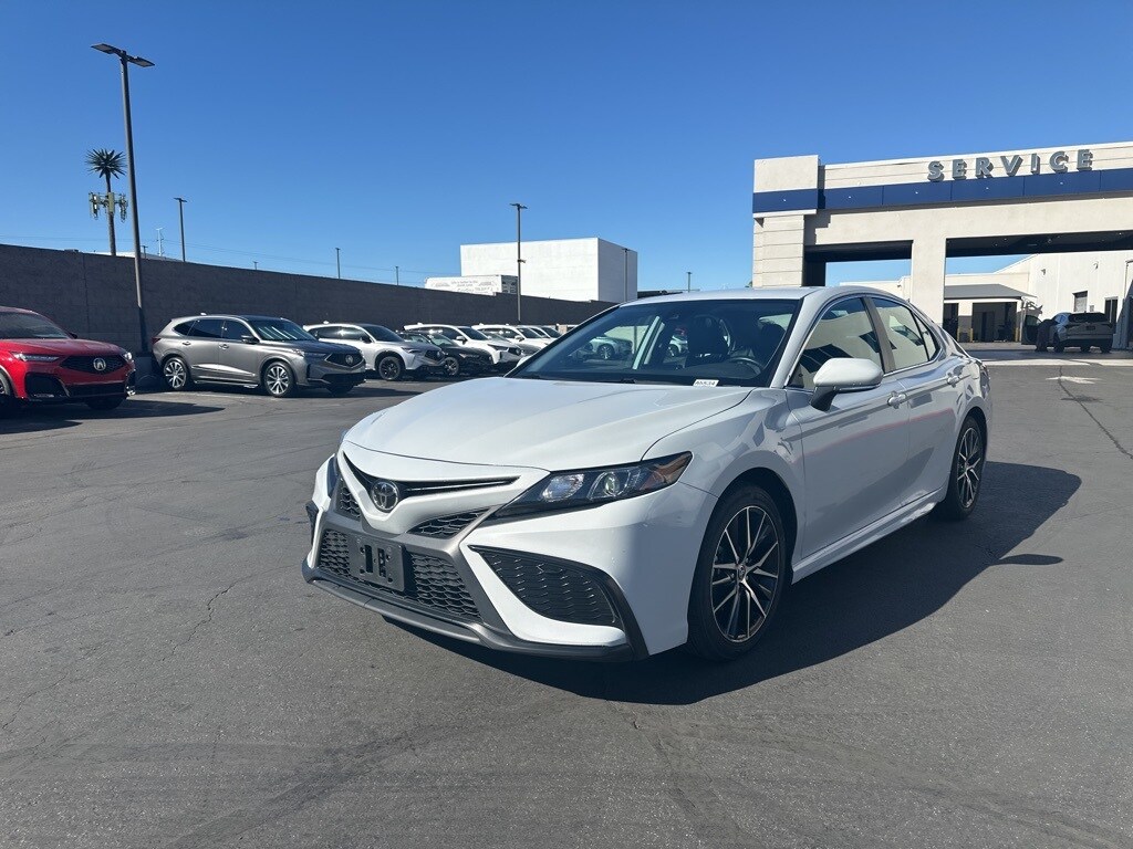 2023 Toyota Camry SE photo 3