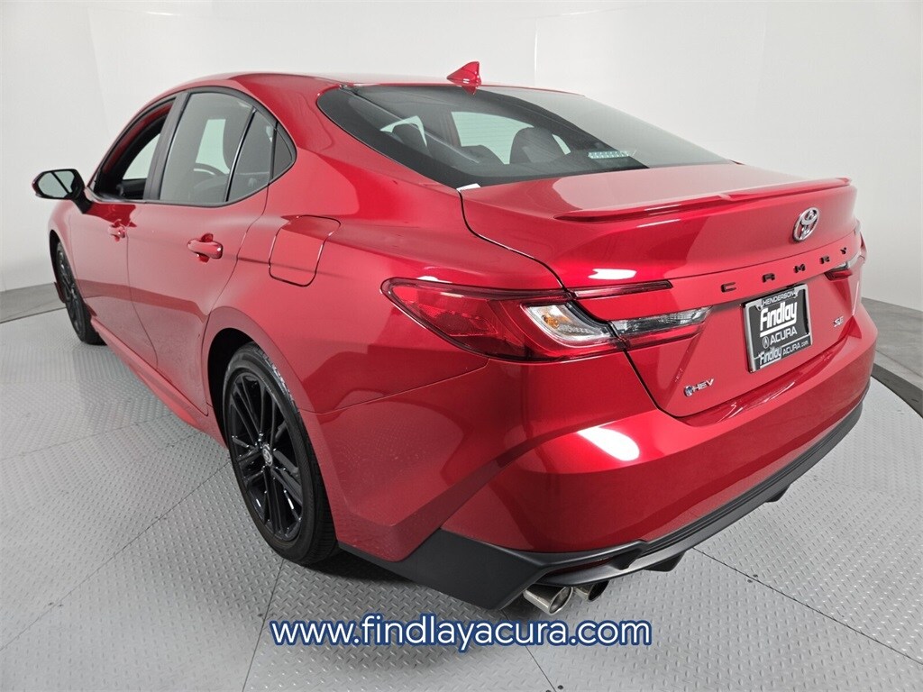 2025 Toyota Camry SE Hybrid photo 4